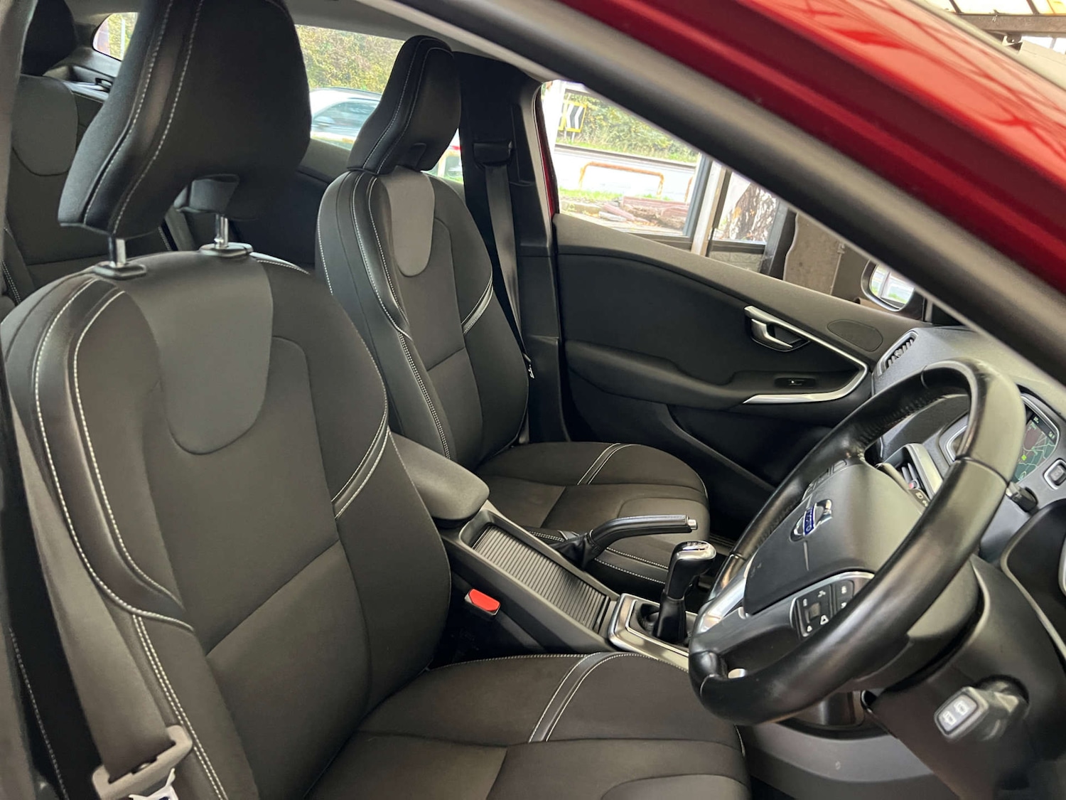 Used Volvo V40 2015 for sale - 76601663: Photo 11