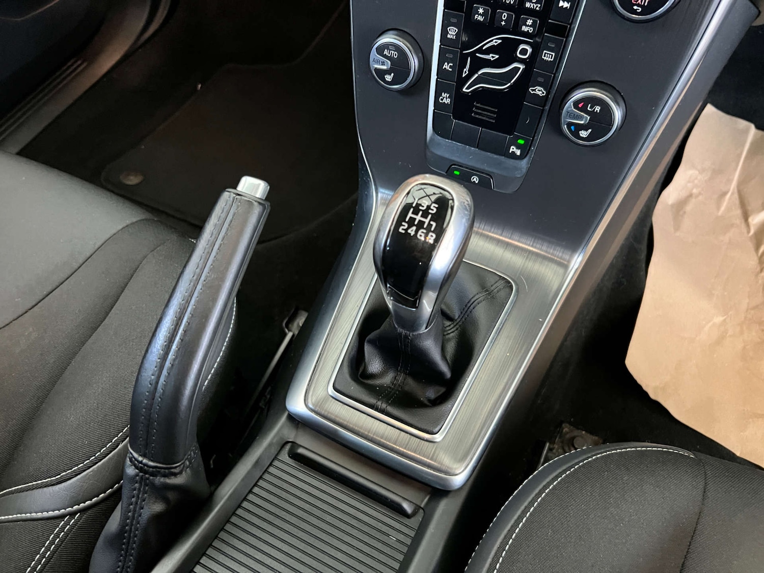 Used Volvo V40 2015 for sale - 76601663: Photo 17