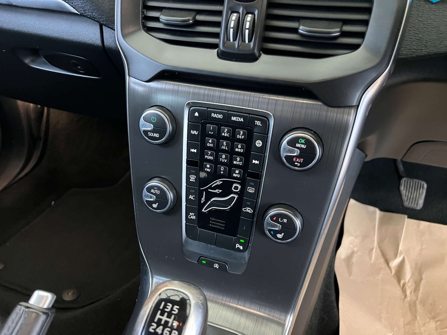 Used Volvo V40 2015 for sale - 76601663: Photo 18