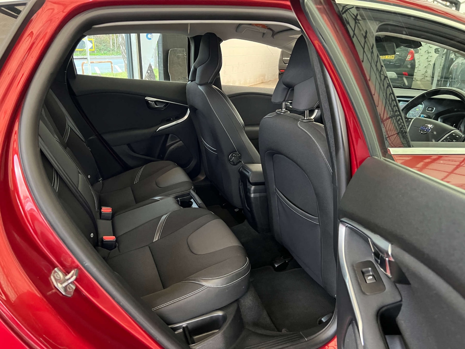 Used Volvo V40 2015 for sale - 76601663: Photo 26