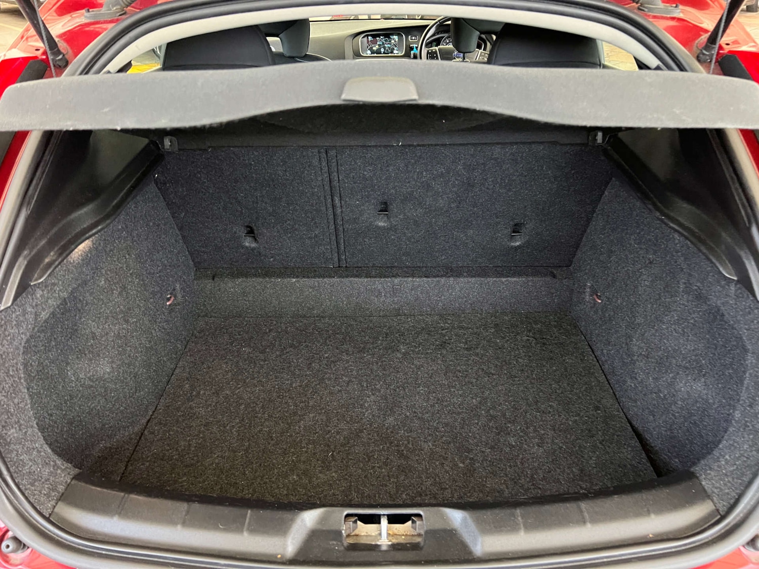 Used Volvo V40 2015 for sale - 76601663: Photo 28