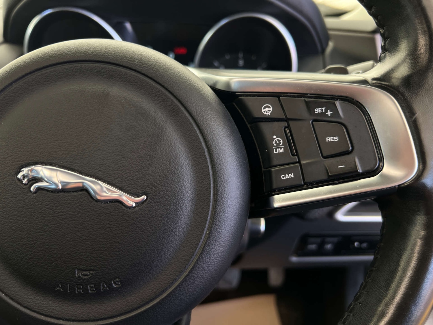 Used Jaguar XE 2017 for sale - 77979874: Photo 15