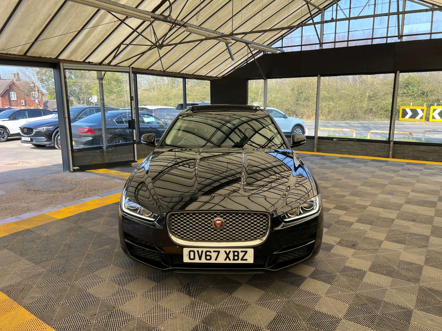 Used Jaguar XE 2017 for sale - 77979874: Photo 3