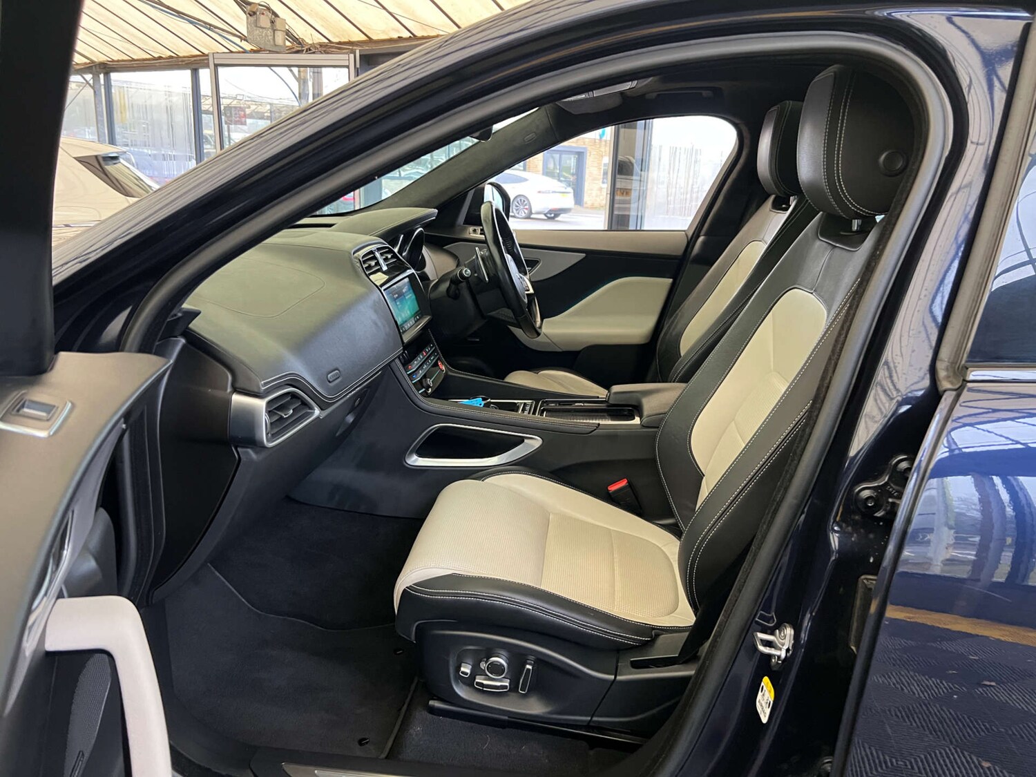 Used Jaguar F-Pace 2019 for sale - 78225931: Photo 24