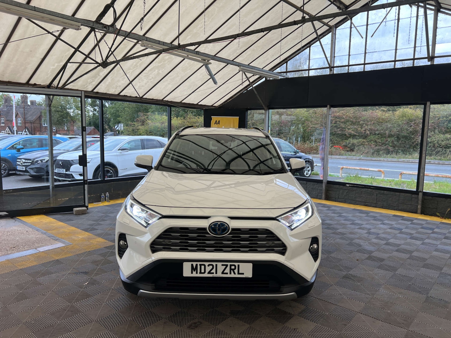 Used Toyota RAV4 2021 for sale - 76277694: Photo 2