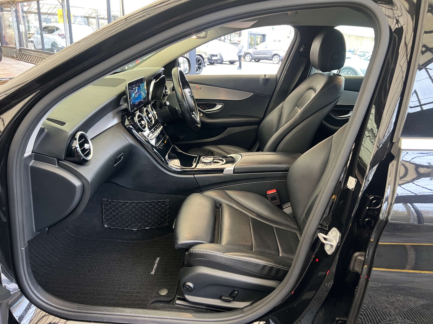 Used Mercedes-Benz C Class 2018 for sale - 76735777: Photo 24