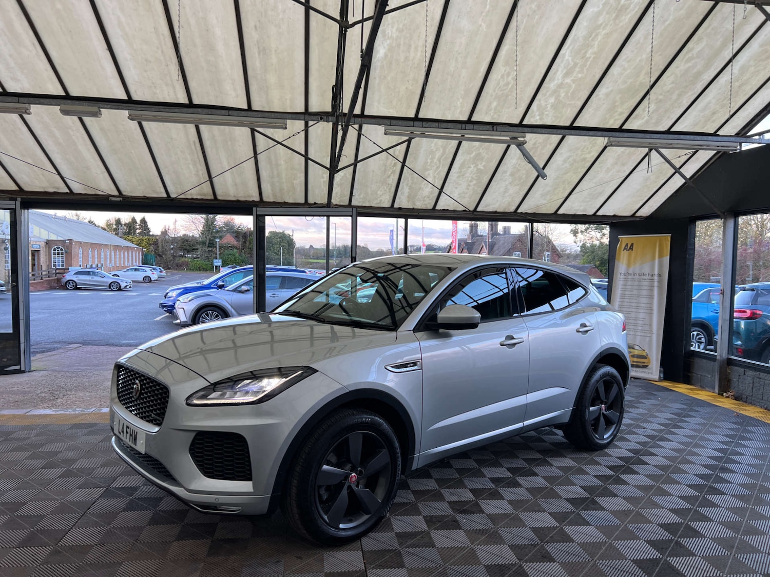 Used Jaguar E-Pace 2019 for sale - 76687501: Photo 4
