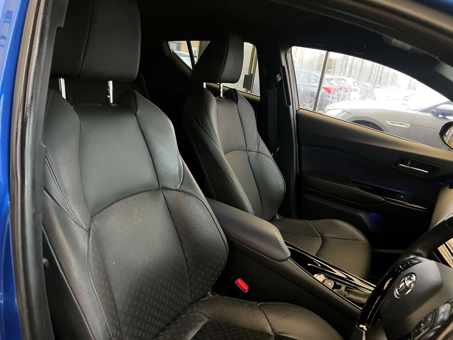 Used Toyota C-HR 2018 for sale - 77038532: Photo 10