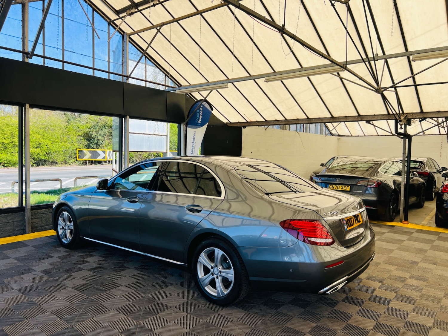 Used Mercedes-Benz E Class 2017 for sale - 76601363: Photo 5