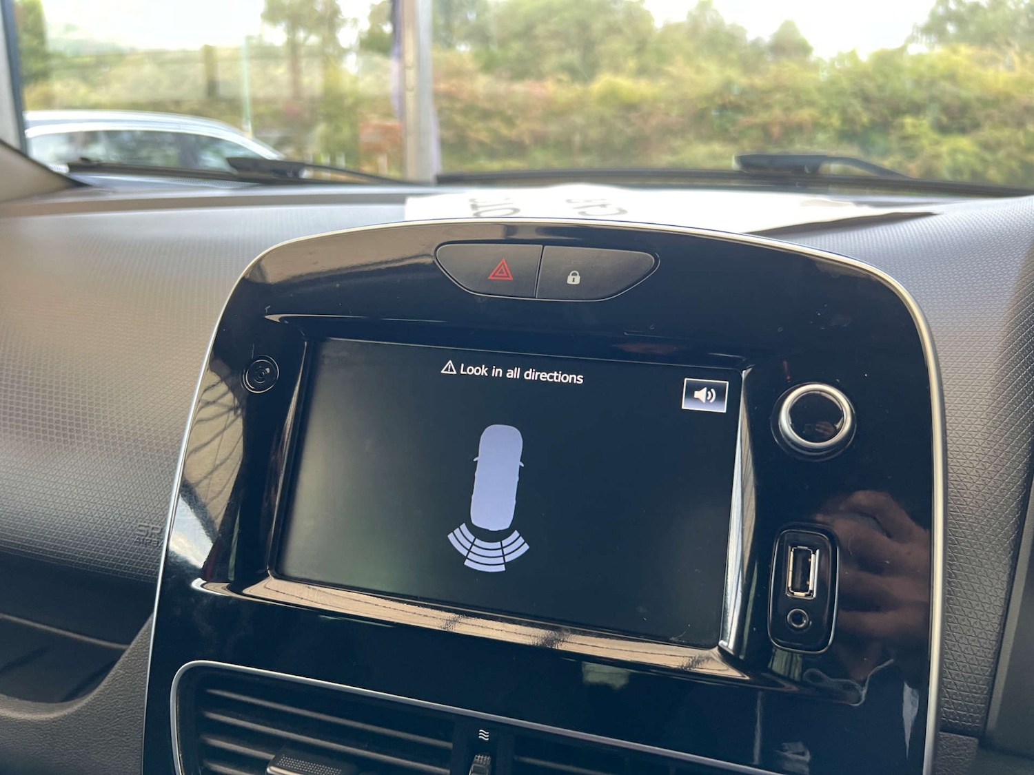 Used Renault Clio 2019 for sale - 76045324: Photo 19