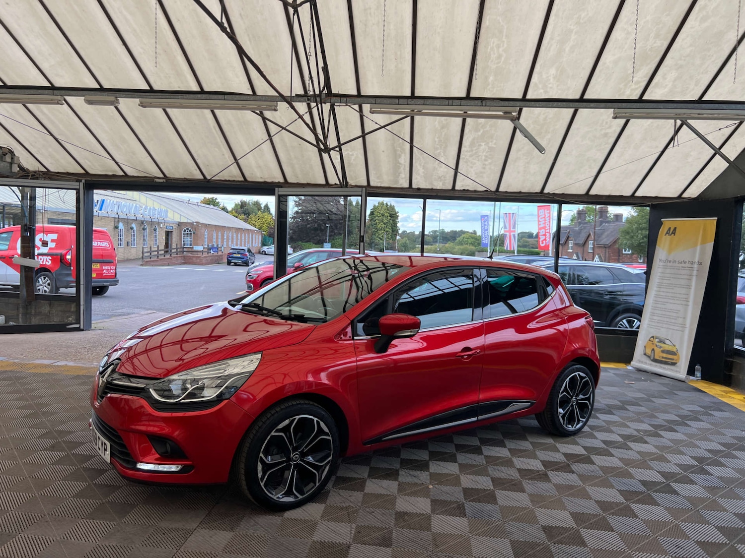 Used Renault Clio 2019 for sale - 76045324: Photo 4
