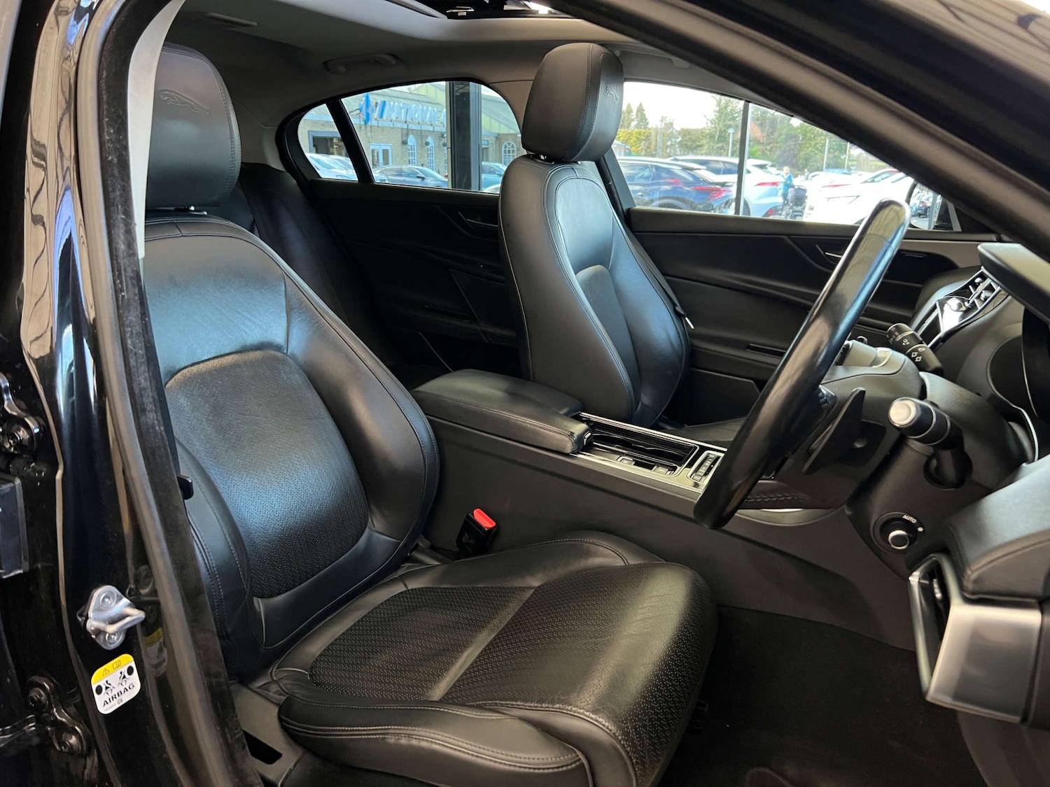 Used Jaguar XE 2017 for sale - 78056715: Photo 11