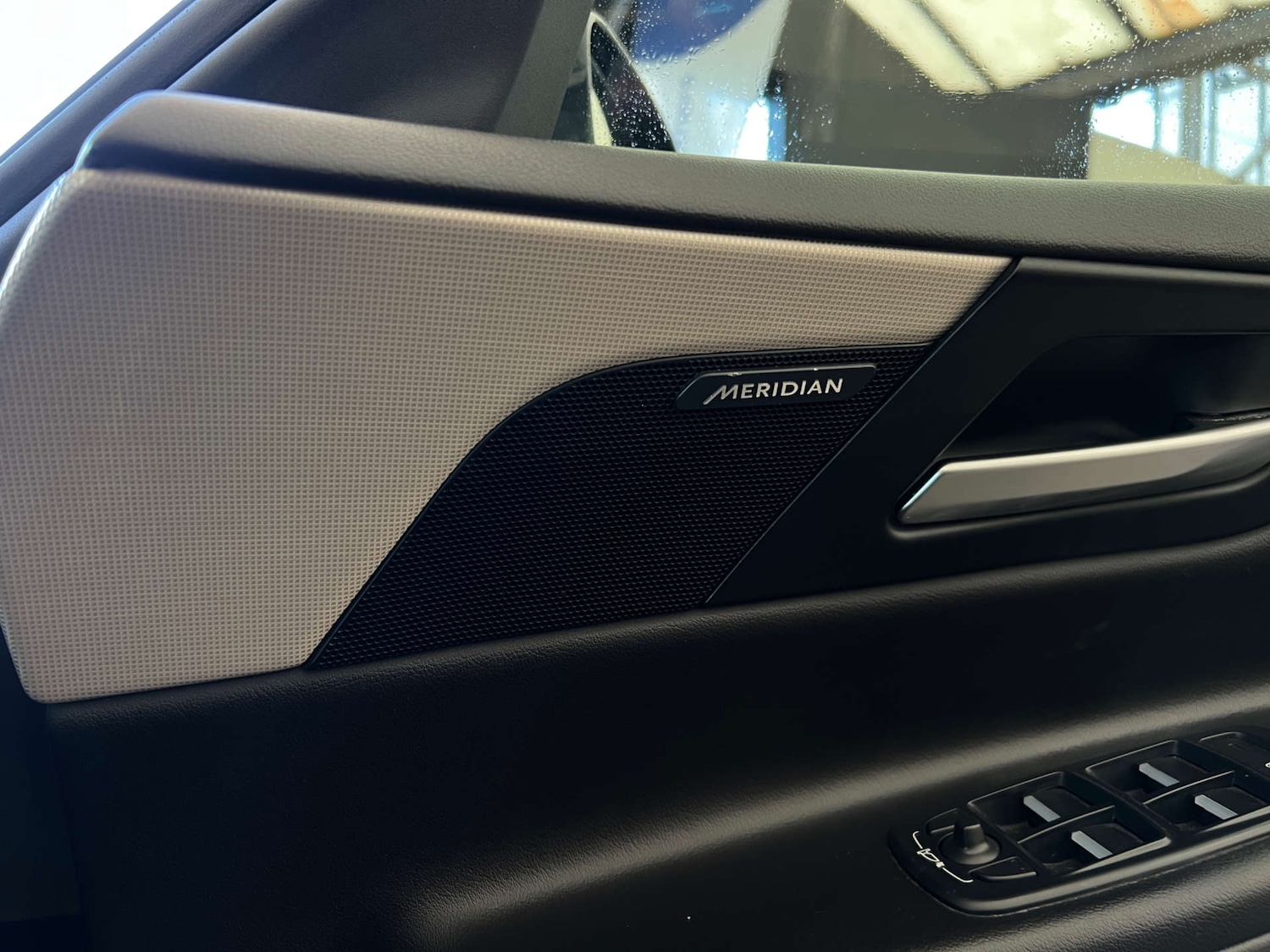 Used Jaguar XE 2017 for sale - 78056715: Photo 15