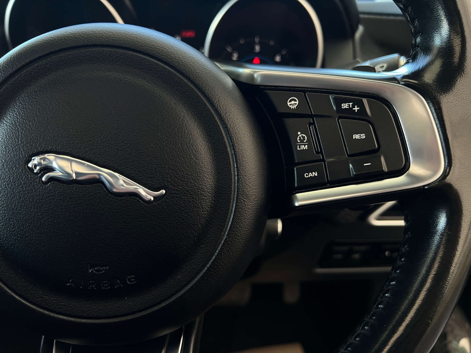 Used Jaguar XE 2017 for sale - 78056715: Photo 17