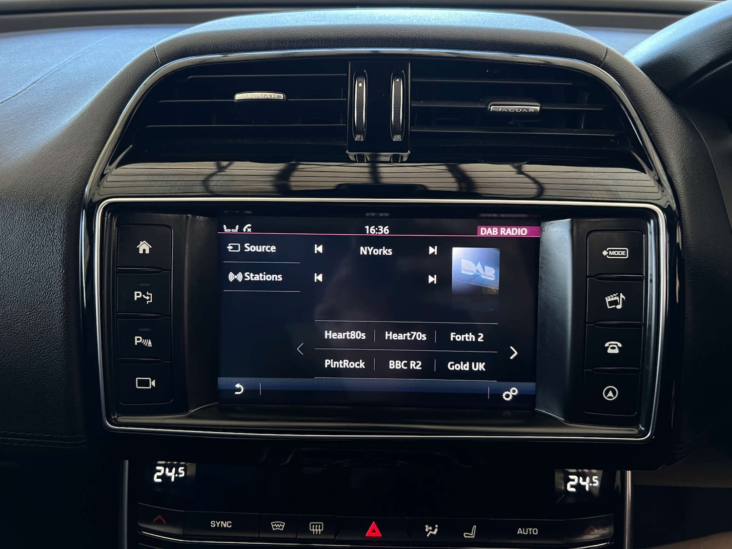 Used Jaguar XE 2017 for sale - 78056715: Photo 19