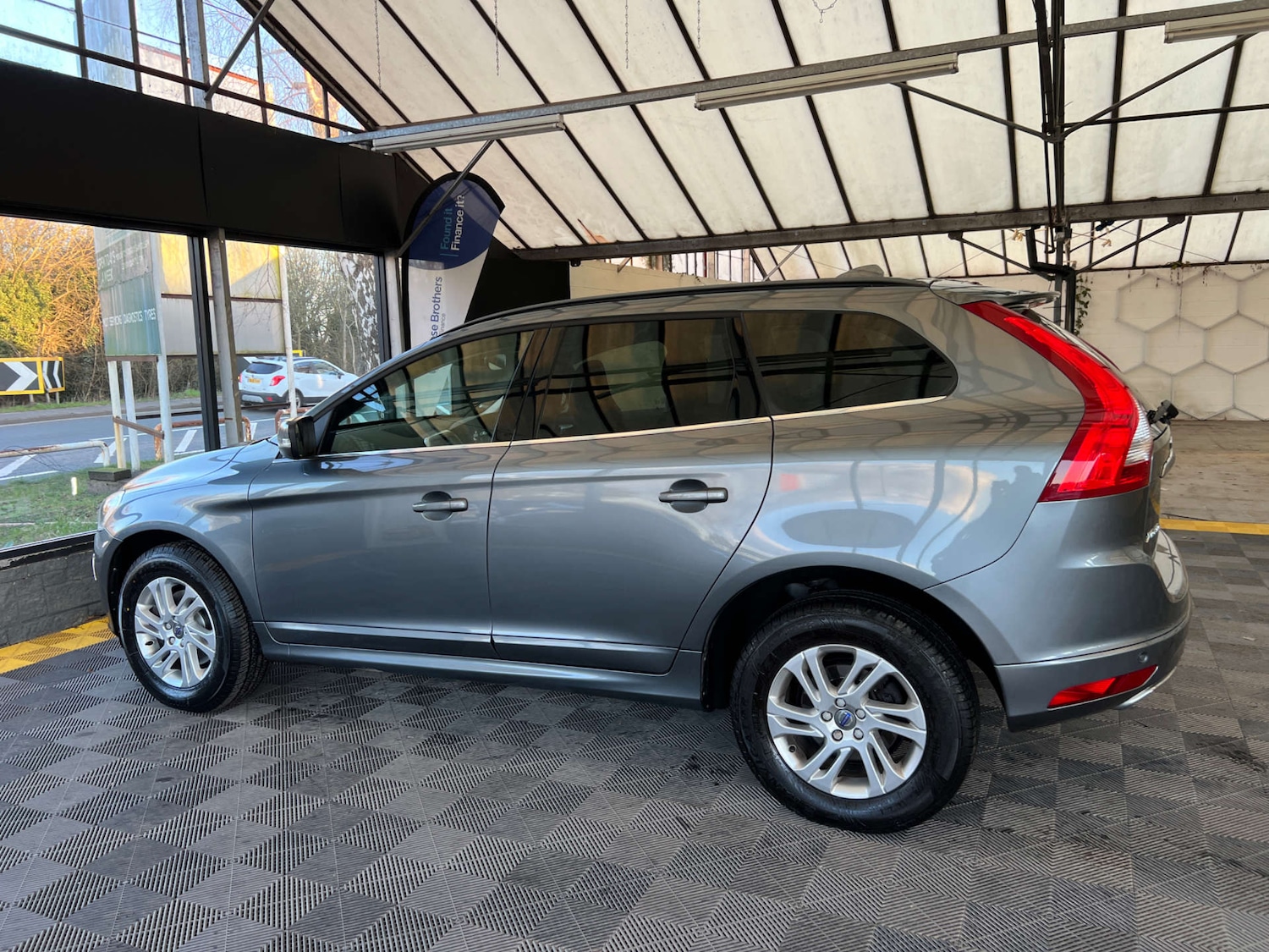 Used Volvo XC60 2017 for sale - 77704367: Photo 5