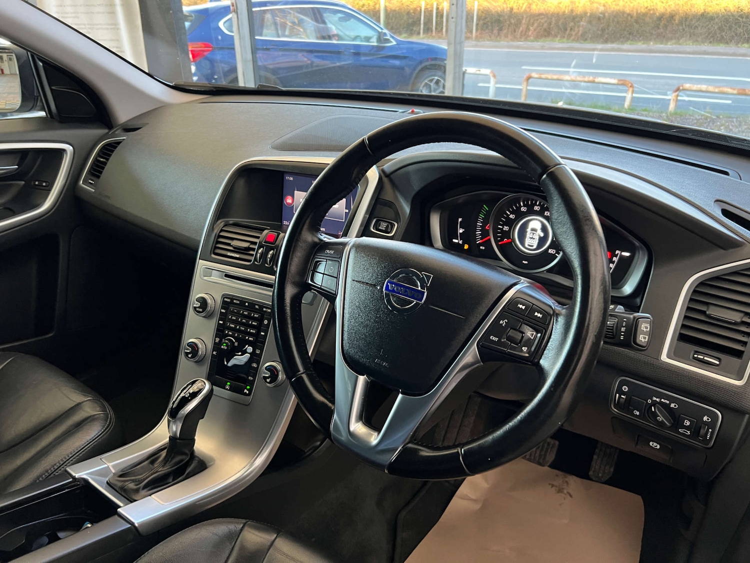 Used Volvo XC60 2017 for sale - 77704367: Photo 9