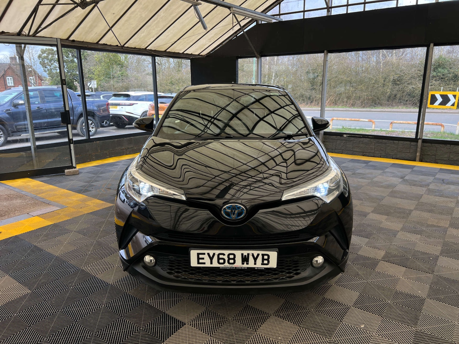 Used Toyota C-HR 2018 for sale - 77821678: Photo 4