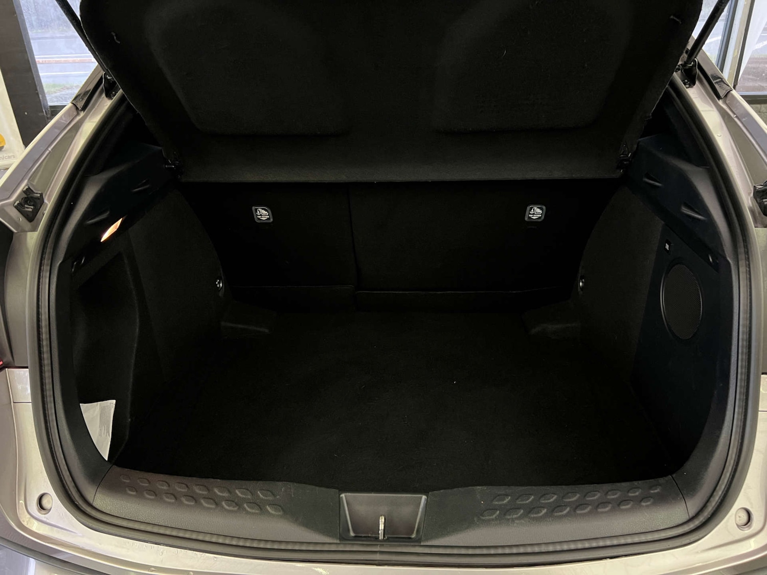 Used Toyota C-HR 2017 for sale - 77452454: Photo 26