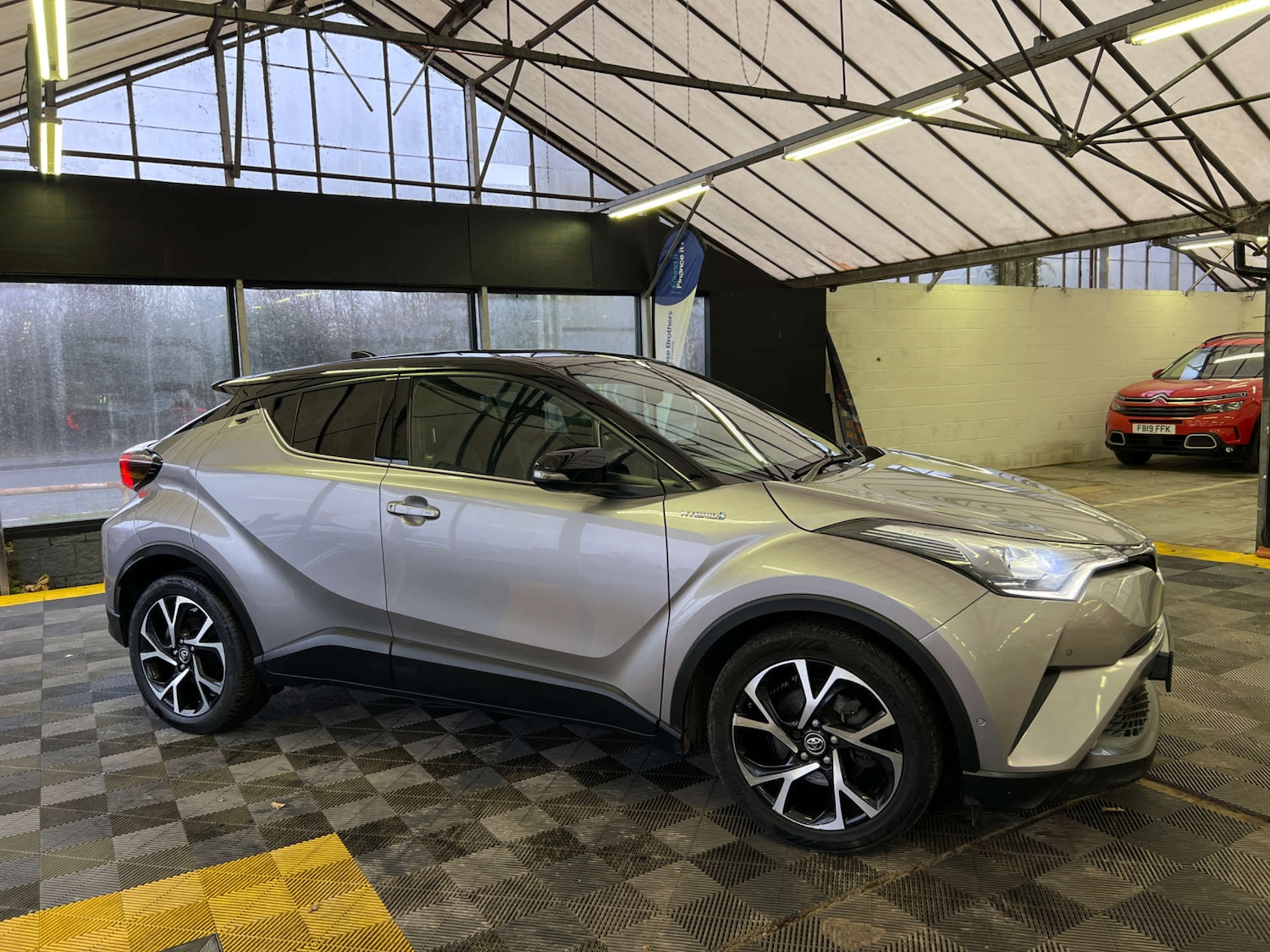 Used Toyota C-HR 2017 for sale - 77452454: Photo 3