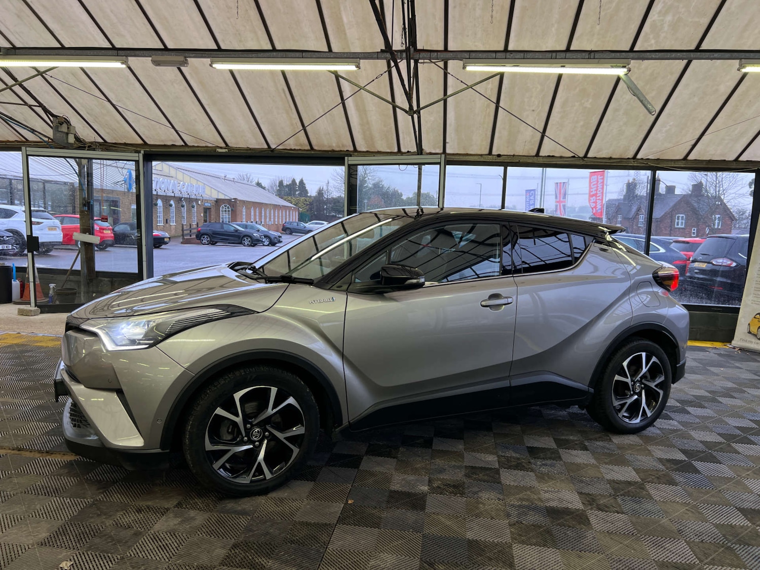 Used Toyota C-HR 2017 for sale - 77452454: Photo 5