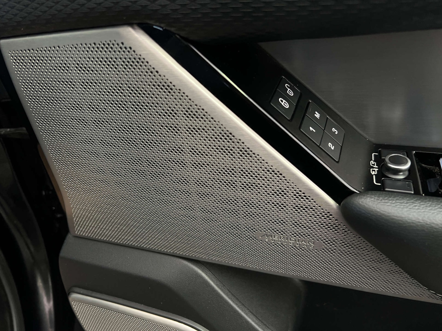 Used Land Rover Range Rover Velar 2018 for sale - 77370956: Photo 15