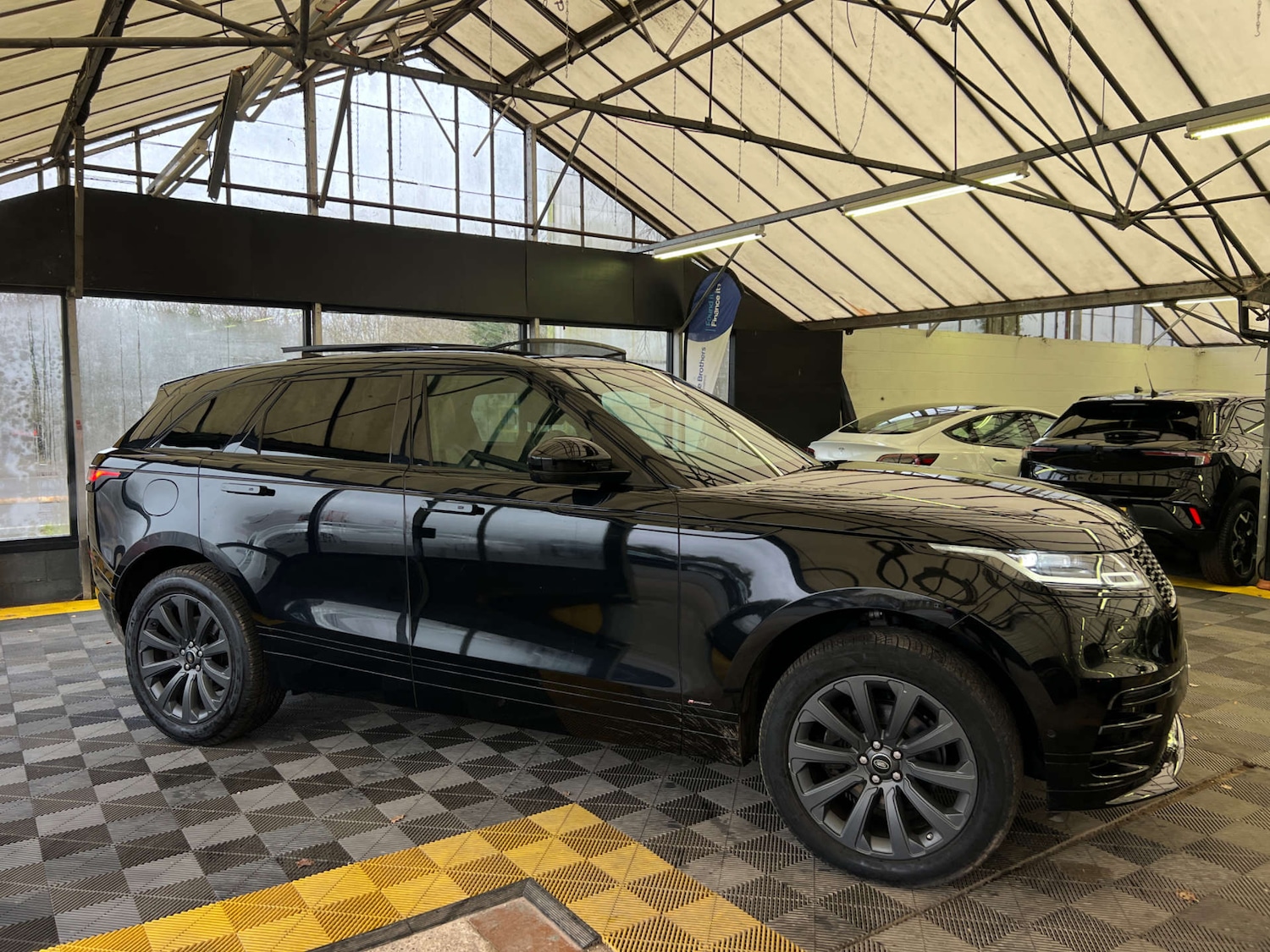 Used Land Rover Range Rover Velar 2018 for sale - 77370956: Photo 3