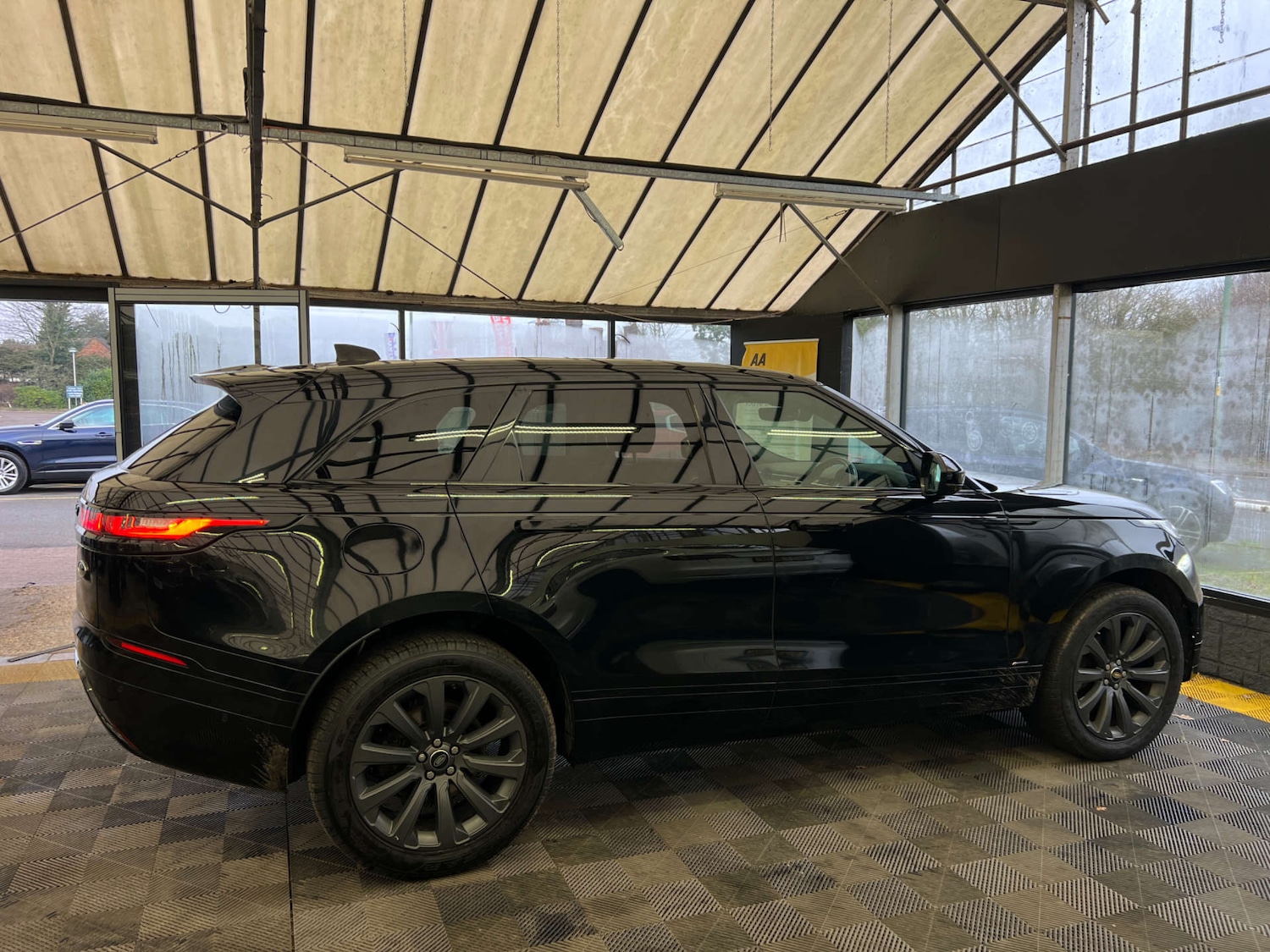 Used Land Rover Range Rover Velar 2018 for sale - 77370956: Photo 9