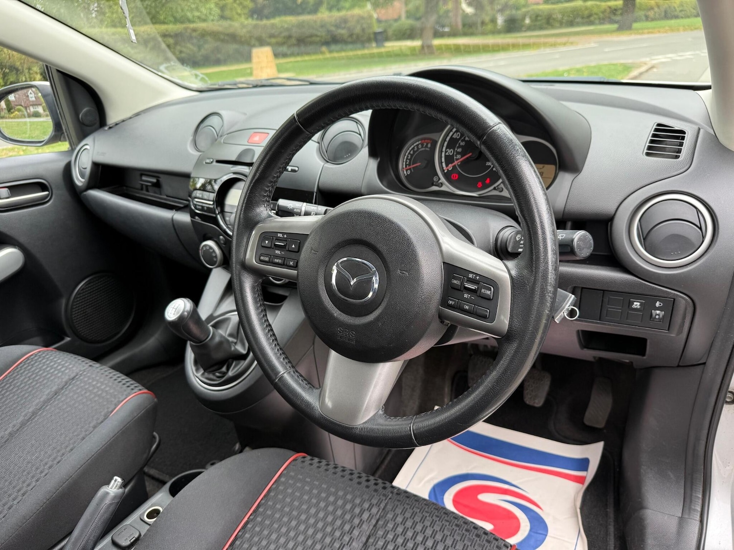 Used Mazda Mazda2 2011 for sale - 76060835: Photo 16
