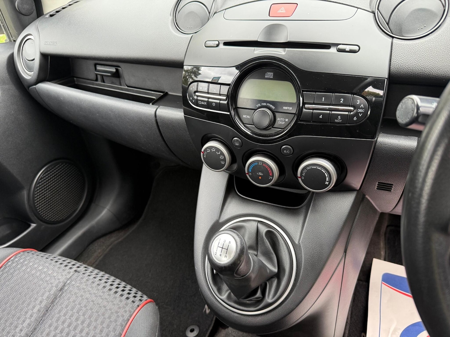 Used Mazda Mazda2 2011 for sale - 76060835: Photo 17