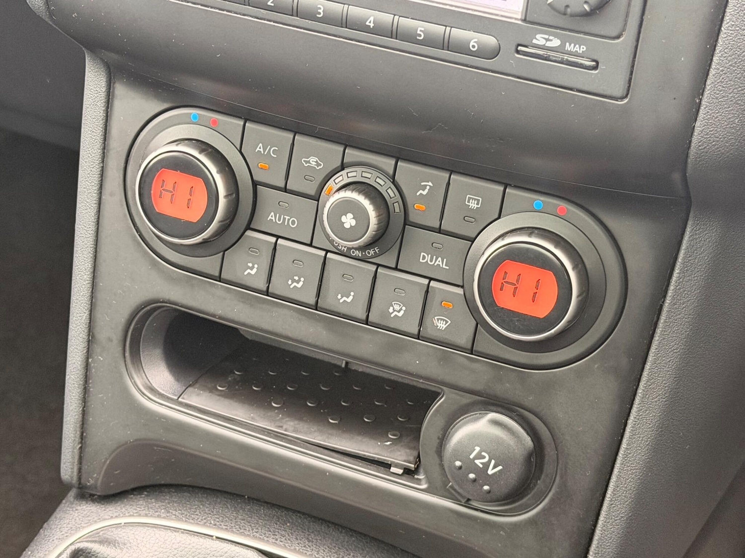 Used Nissan Qashqai 2011 for sale - 77253747: Photo 24