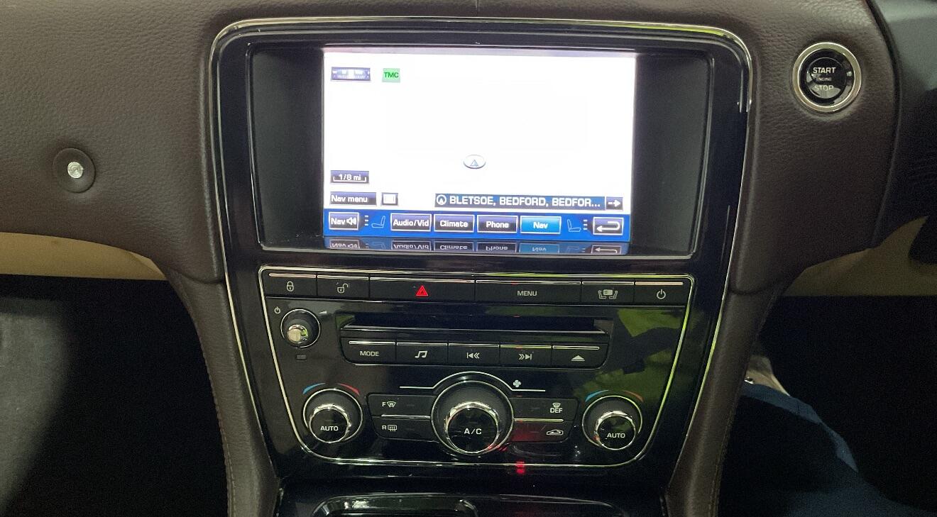 Used Jaguar XJ 2011 for sale - 77345402: Photo 9