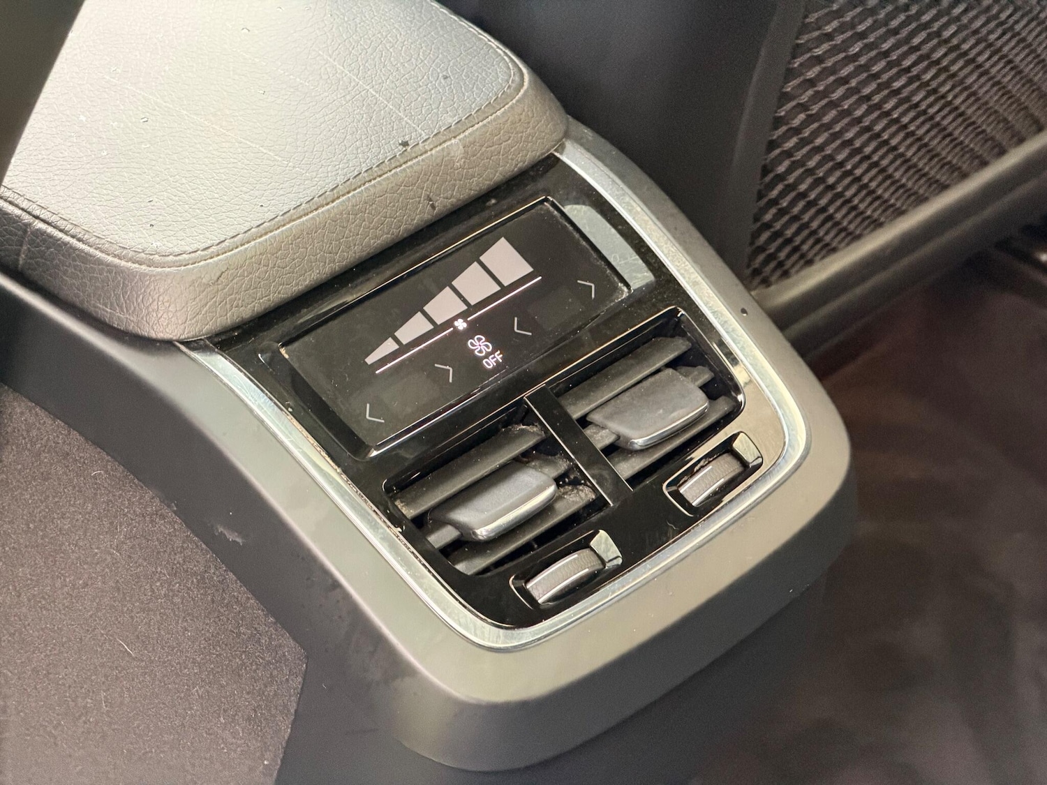 Used Volvo XC90 2015 for sale - 76283265: Photo 35