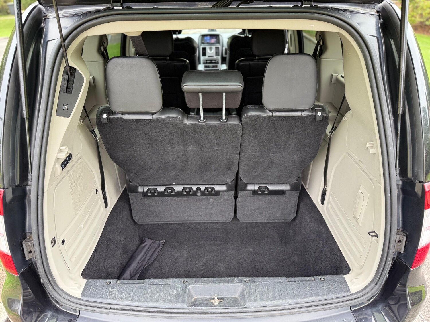 Used Chrysler Grand Voyager 2011 for sale - 75867024: Photo 25