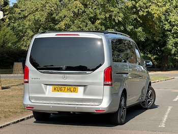 Used Mercedes-Benz V-Class 2017 for sale - 75563705: Photo