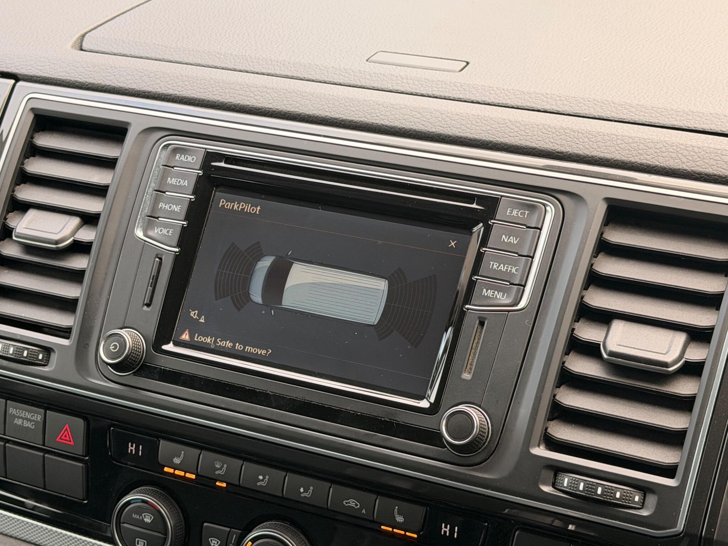 Used Volkswagen Caravelle 2017 for sale - 77425279: Photo 38