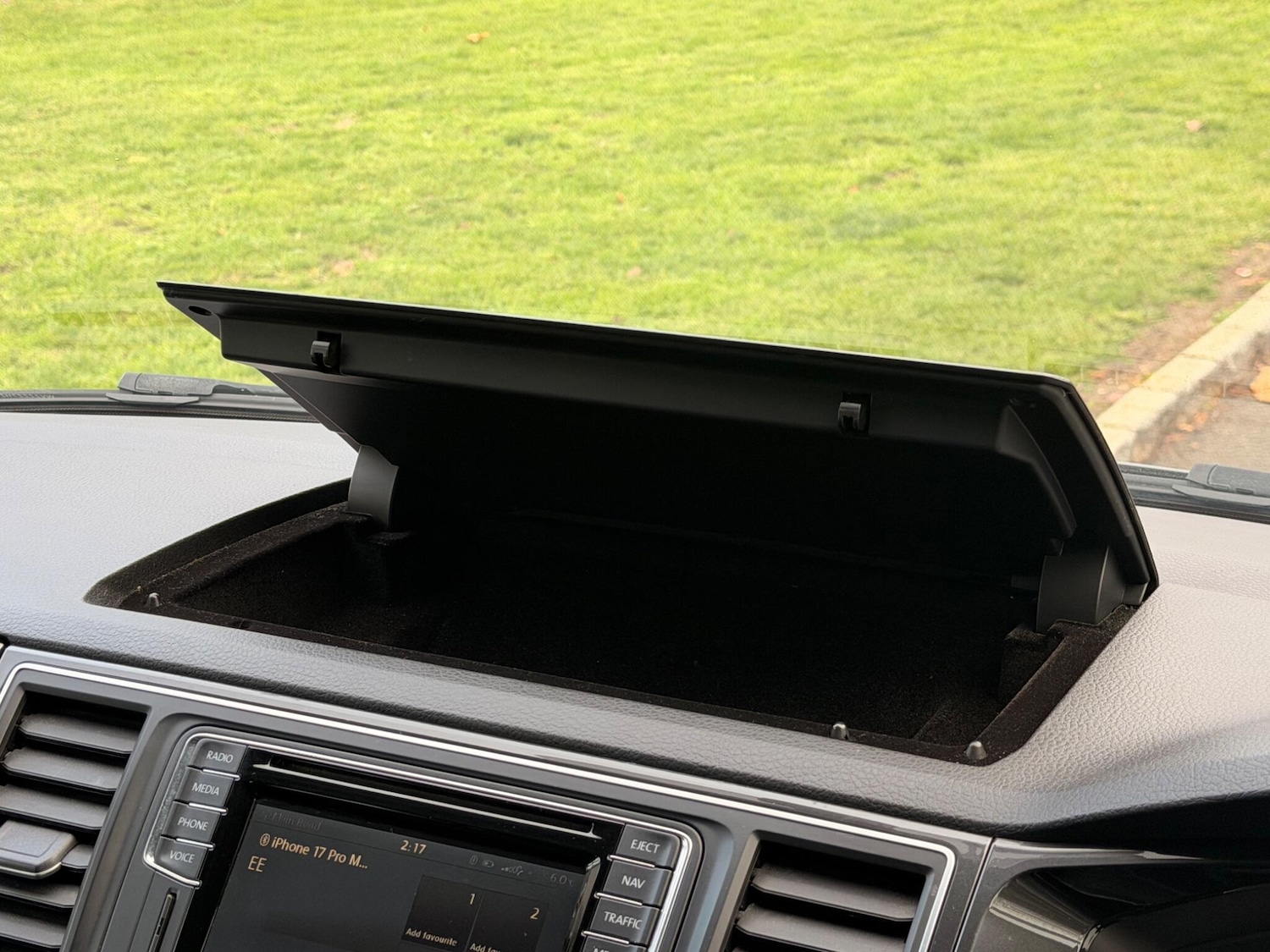 Used Volkswagen Caravelle 2017 for sale - 77425279: Photo 42