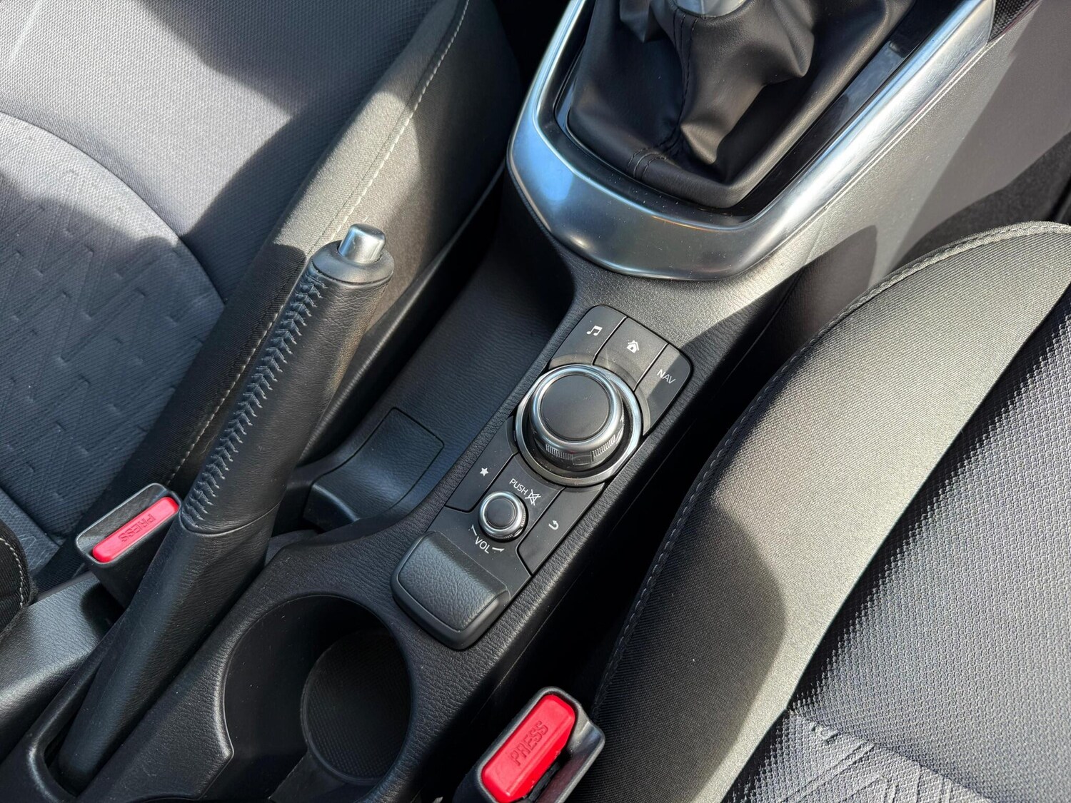 Used Mazda Mazda2 2015 for sale - 77898353: Photo 23