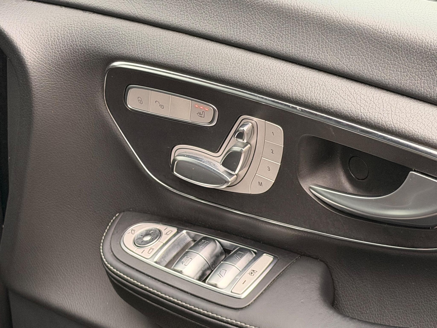 Used Mercedes-Benz V-Class 2017 for sale - 76550176: Photo 28