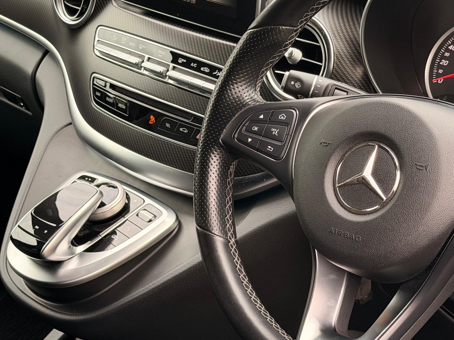 Used Mercedes-Benz V-Class 2017 for sale - 76550176: Photo 31