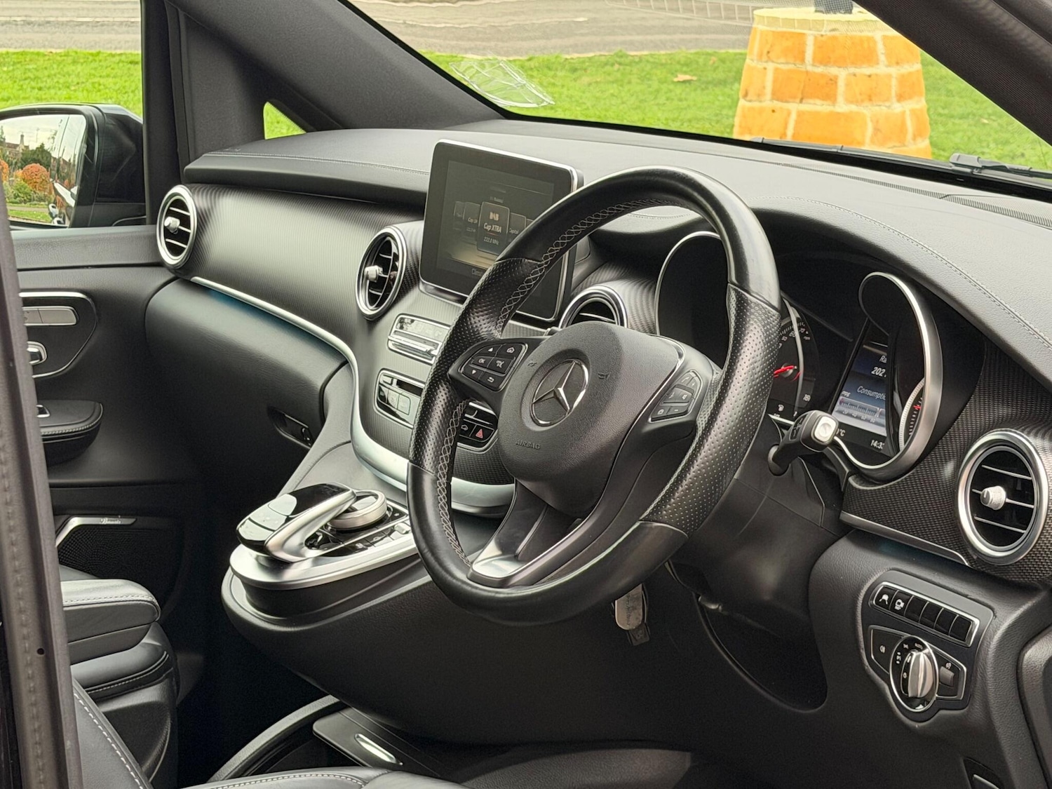 Used Mercedes-Benz V-Class 2017 for sale - 76550176: Photo 33