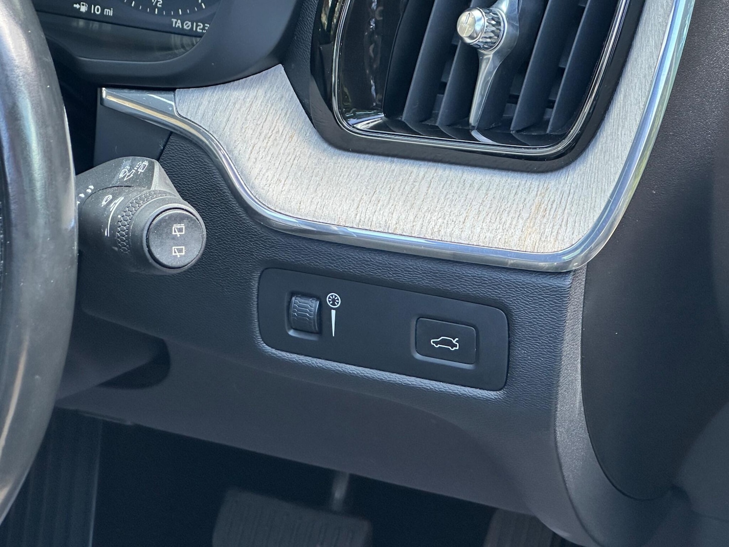 Used Volvo XC60 2018 for sale - 75311814: Photo 27