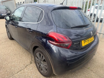 Used Peugeot 208 2015 for sale - 79049901: Photo