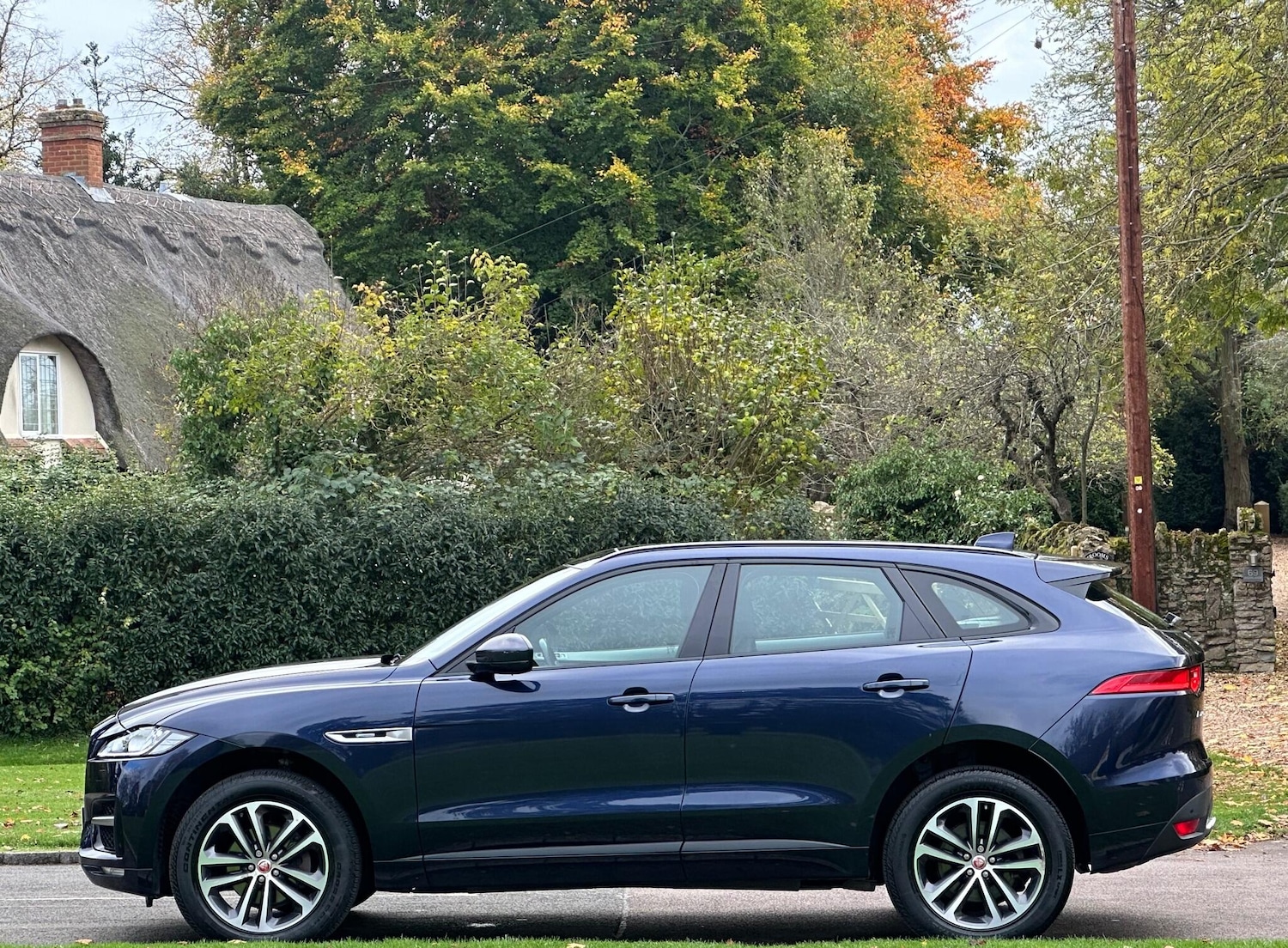 Used Jaguar F-Pace 2017 for sale - 76550409: Photo 4