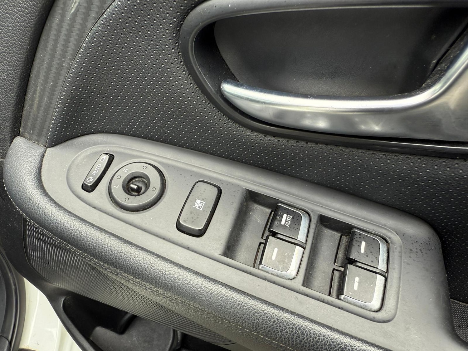 Used Kia Carens 2018 for sale - 76336932: Photo 24