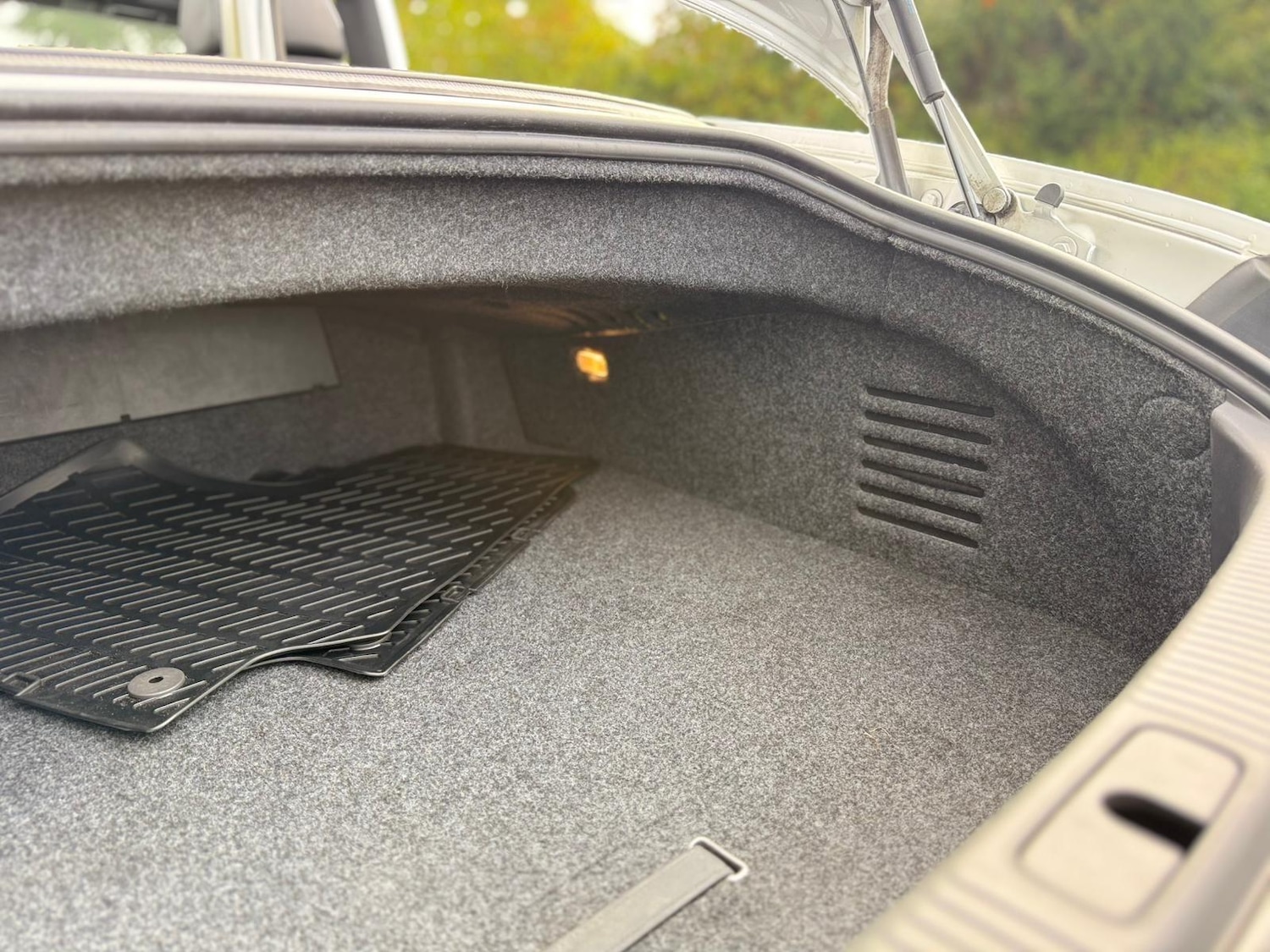 Used Audi TT 2011 for sale - 76099271: Photo 22