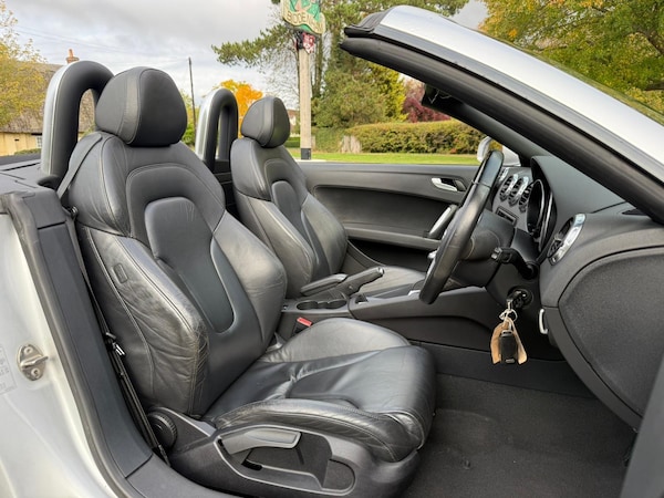 Used Audi TT 2011 for sale - 76099271: Photo 24