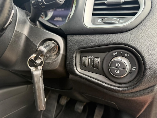 Used Jeep Renegade 2015 for sale - 76175053: Photo 30