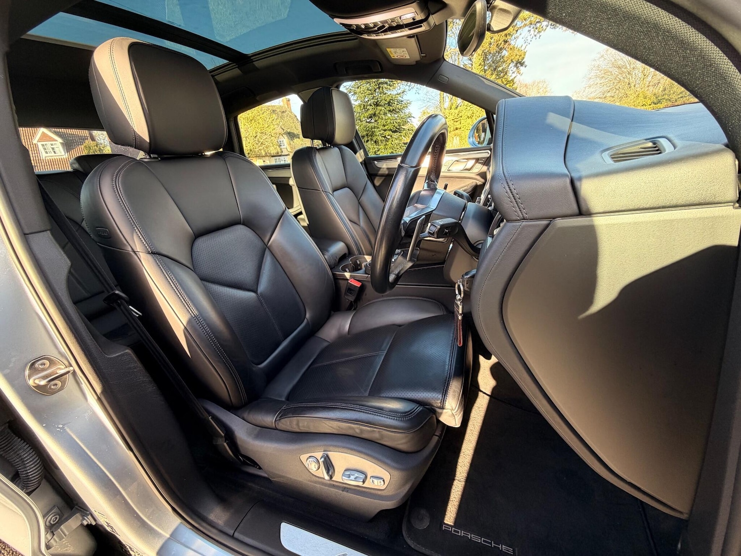 Used Porsche Macan 2015 for sale - 76715140: Photo 22