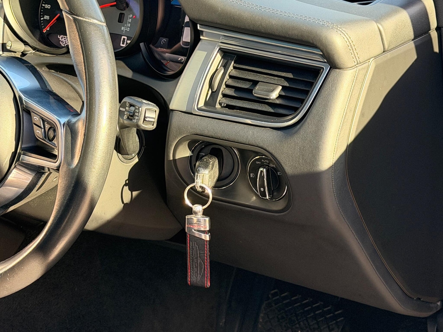 Used Porsche Macan 2015 for sale - 76715140: Photo 30